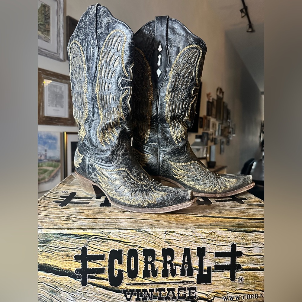 Corral Vintage Black and Gold Heeled Boots